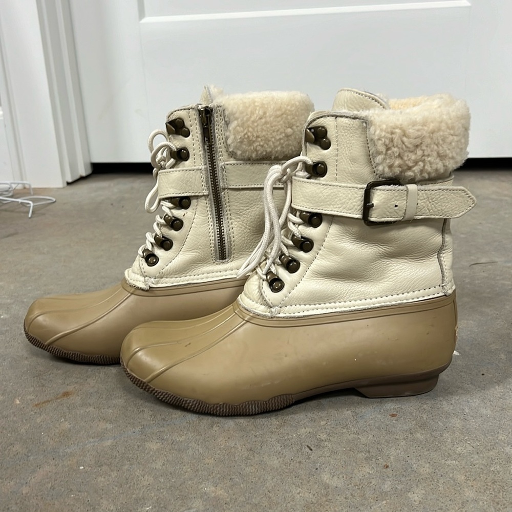 Women’s size 8M Sperry Shearwater Duck Boots